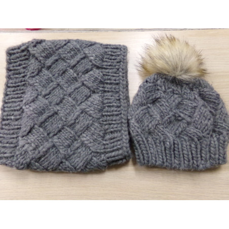 Gorro y cuello punto 6-7 años. Segunda mano.
