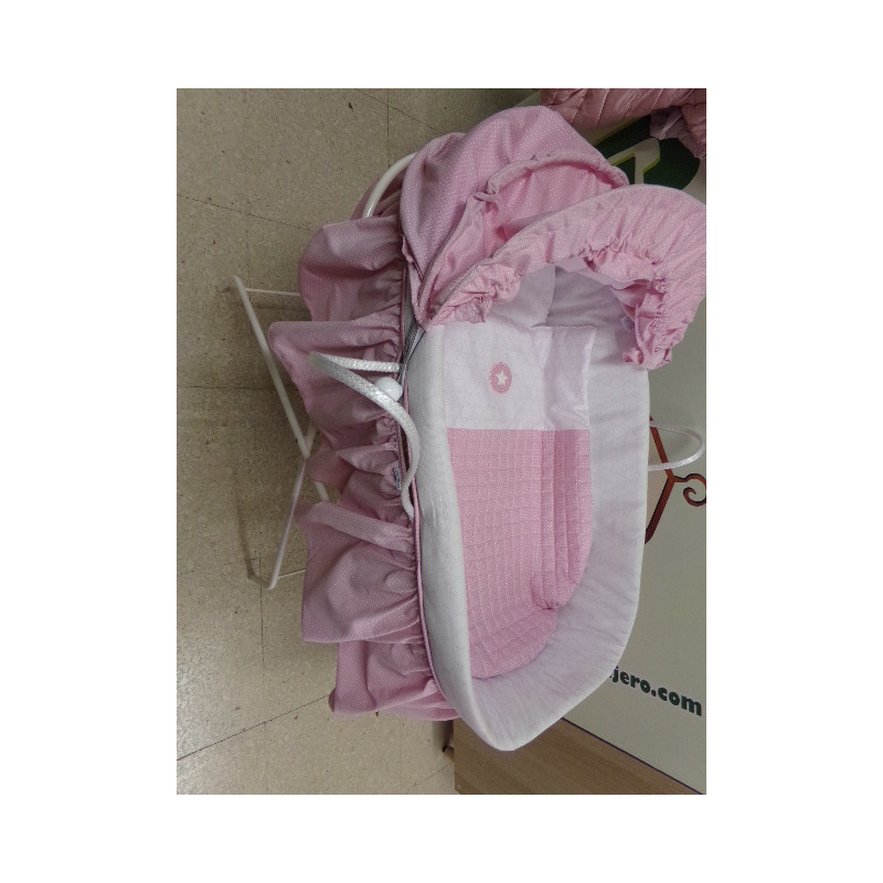 Moisés con vestidura Cambrás, juego de sábanas y protector colchón. Segunda mano.