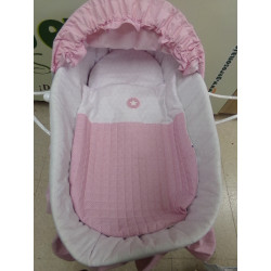 Moisés con vestidura Cambrás, juego de sábanas y protector colchón. Segunda mano.