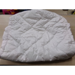 Moisés con vestidura Cambrás, juego de sábanas y protector colchón. Segunda mano.