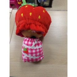 Muñeca Flipzze fresa de trapo. Segunda mano.