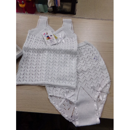 Camiseta interior y braguita 18 meses. A estrenar.