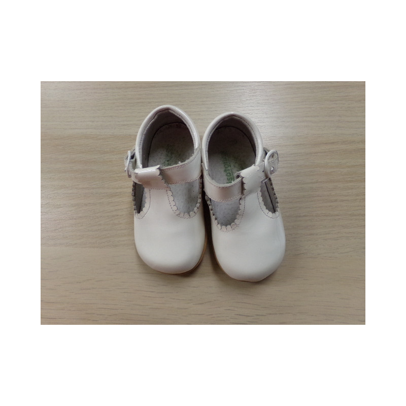 Zapato blanco Pisotones nº 20. Segunda mano.