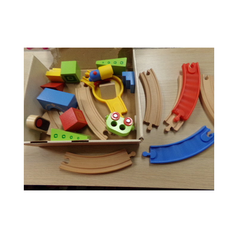 Tren de madera. Segunda mano.