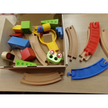 Tren de madera. Segunda mano.