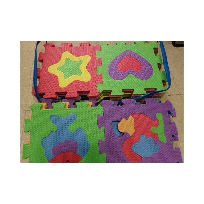 Alfombra puzzle 90*60 aprox. Segunda mano.