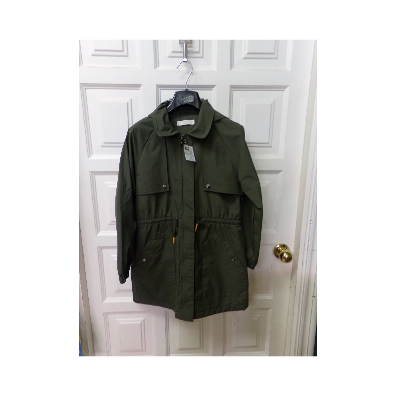 Cortavientos forrado Mango 11-12 años. Segunda mano.