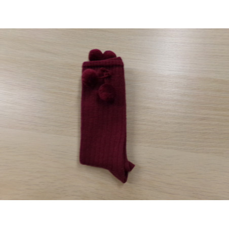 Calcetines nº 22-24 granate con pompones. Sin uso.