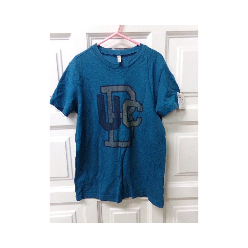 Camiseta Benetton 8-9 años. Segunda mano.