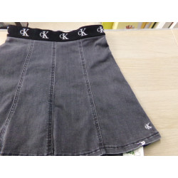 Falda vaquera Calvin Klein 8-9 años. Segunda mano.