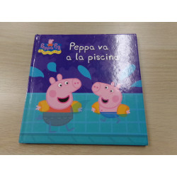 Libro Peppa va a la piscina. Segunda mano.
