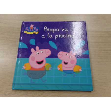 Libro Peppa va a la piscina. Segunda mano.