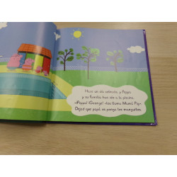 Libro Peppa va a la piscina. Segunda mano.