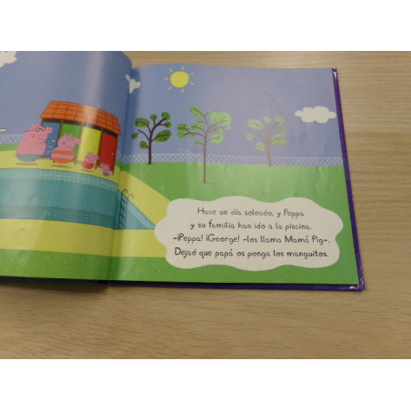 Libro Peppa va a la piscina. Segunda mano.