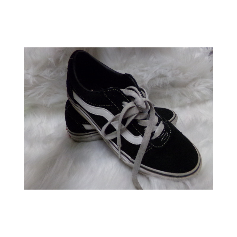 Tenis Vans negras nº 36. Segunda mano.