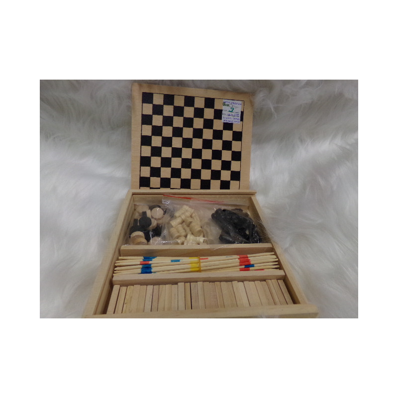 Caja de juegos madera, ajedrez, damas, mikado... Segunda mano.