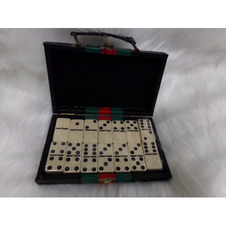 Dominó. Segunda mano.