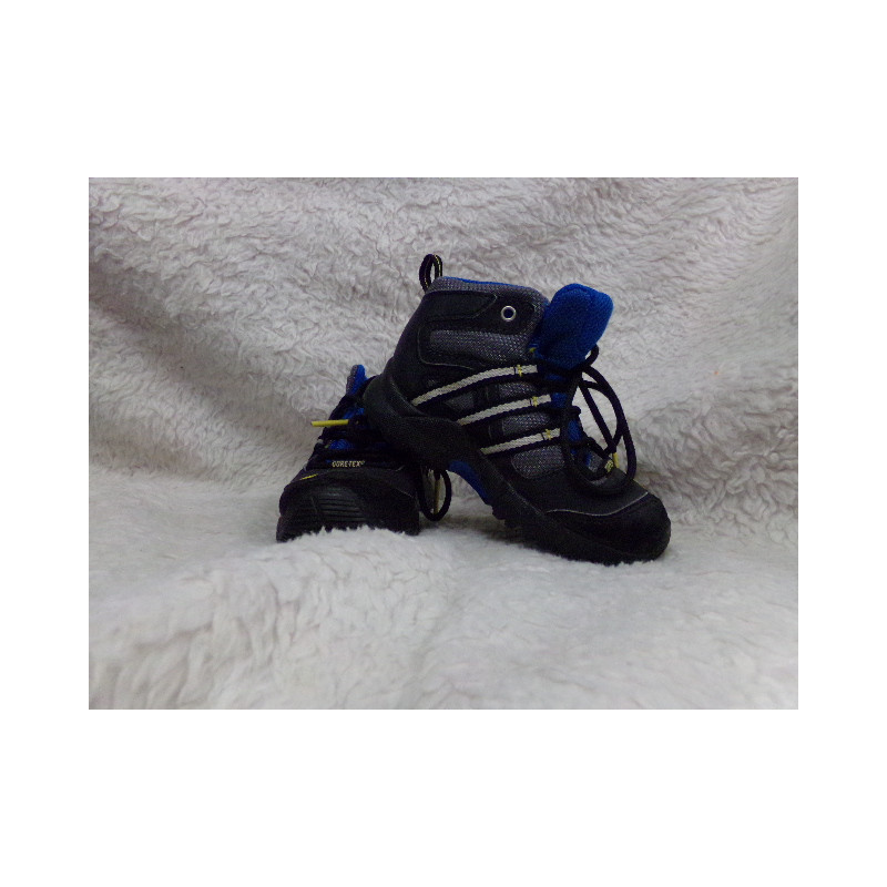 Botas Adidas Gore-tex nº 23. A estrenar
