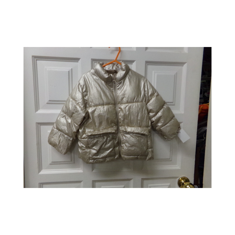 Plumas dorado Zara 2-3 años. Segunda mano.