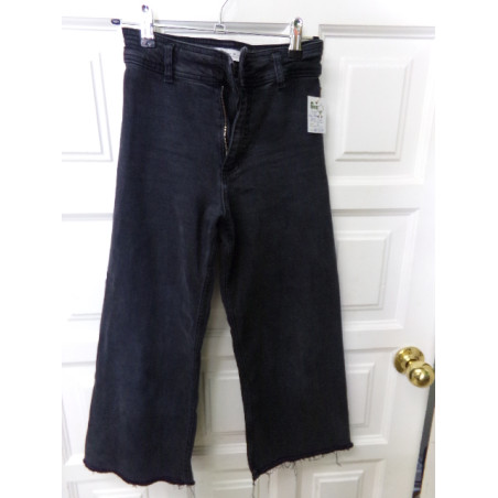 Pantalón vaquero negro Zara 10 años. Segunda mano.