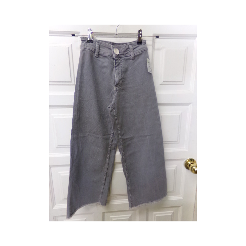 Pantalón vaquero gris Zara 10 años. Segunda mano.