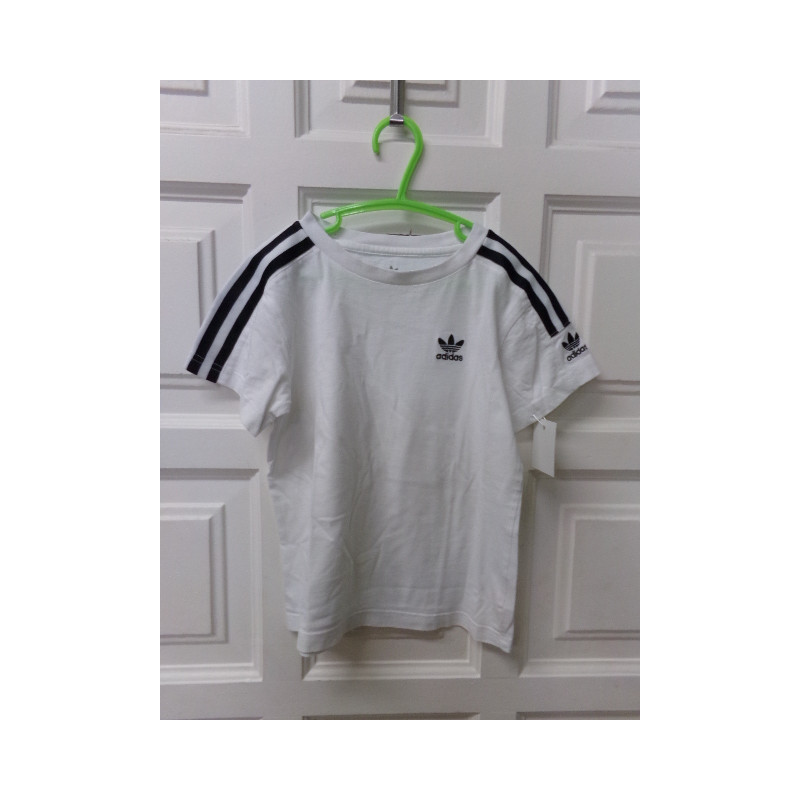 Camiseta Adidas 5-6 años. Segunda mano.