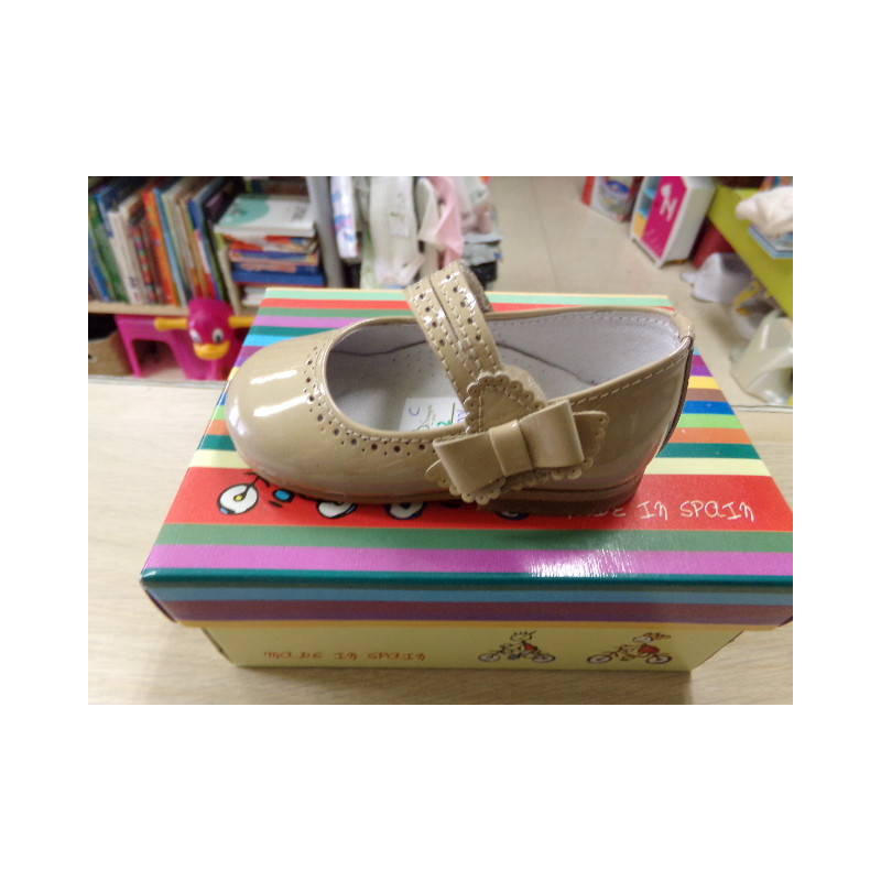 Zapatito Charol nº 19. Segunda mano.