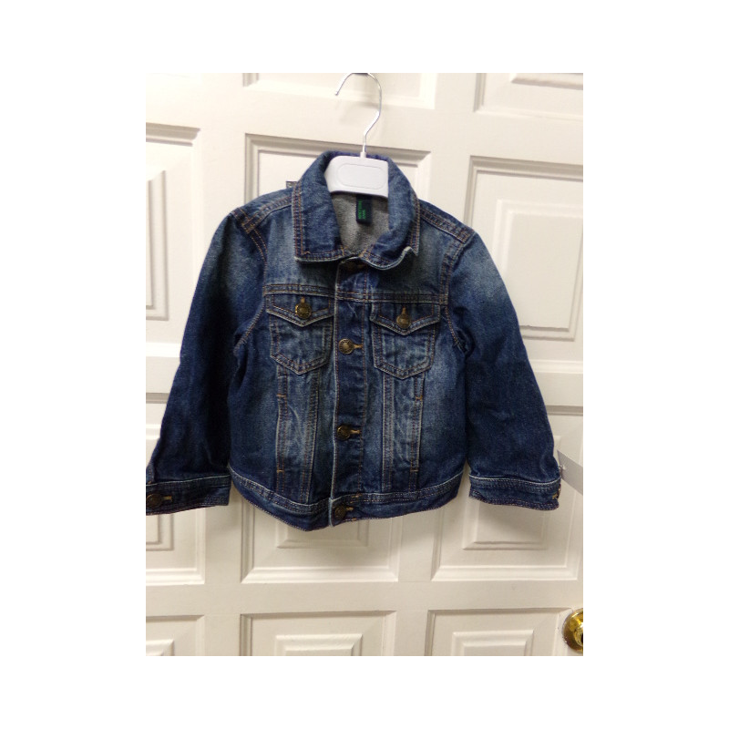Cazadora vaquera Benetton, niño, 2 años. Segunda mano.