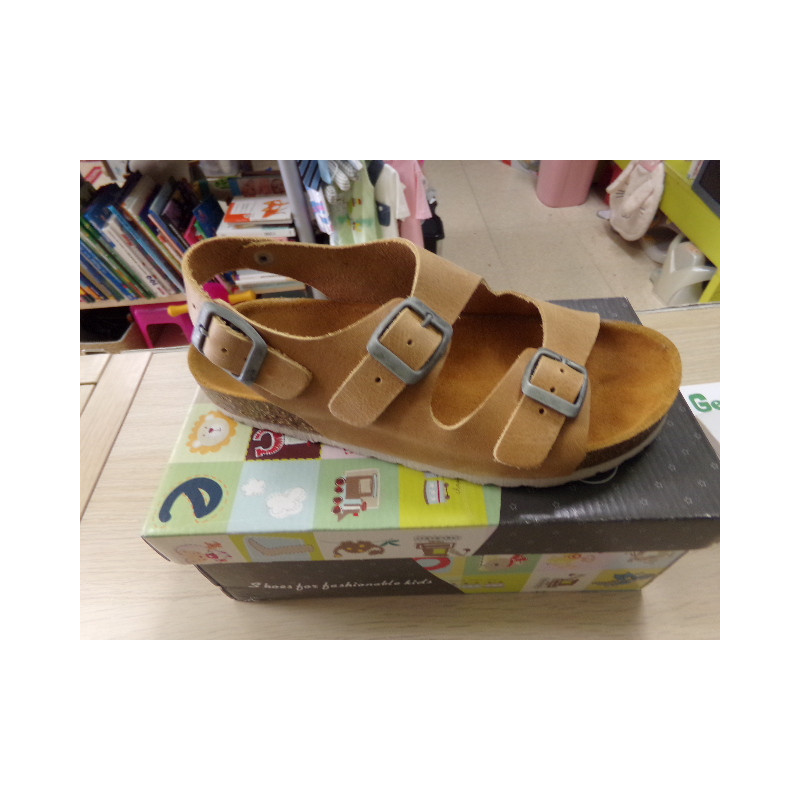 Sandalia nº 35. Segunda mano.