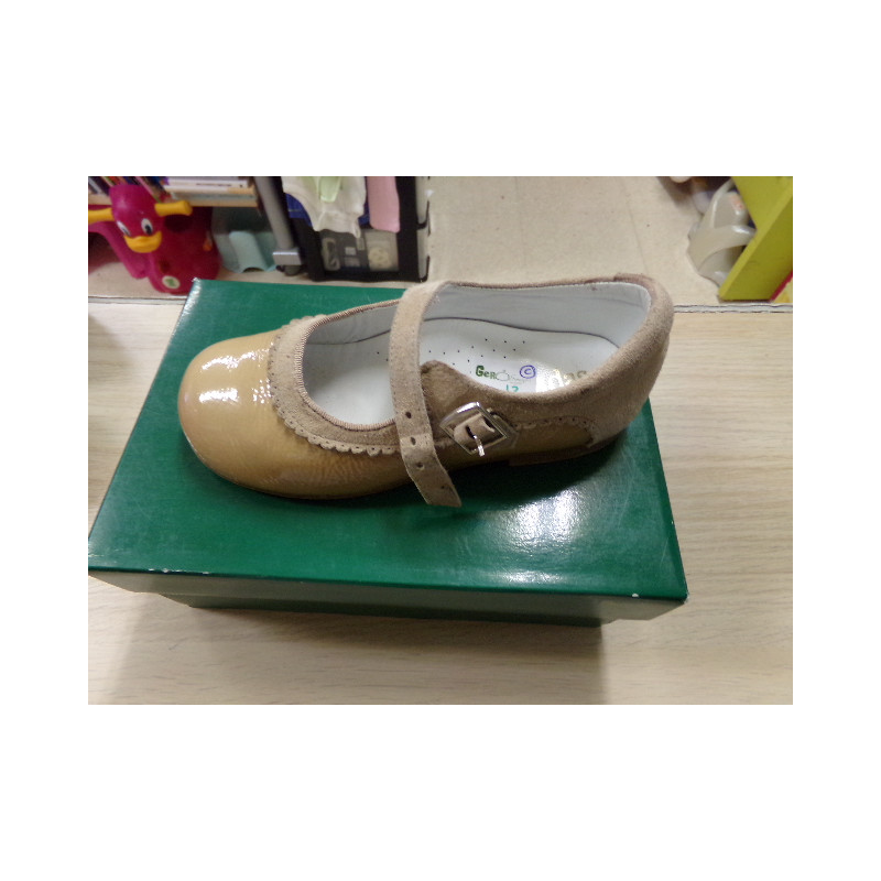 Zapato piel nº 28. Segunda mano.