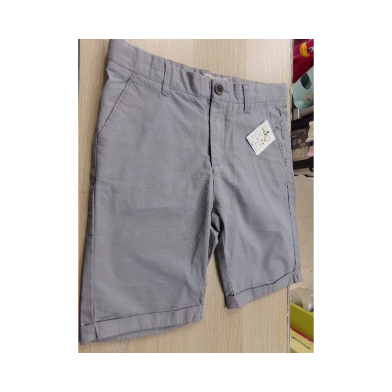Pantalón corto gris Zara 8 años. Segunda mano.