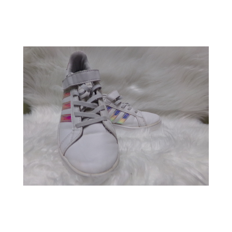 Tenis Adidas nº 36. Segunda mano.