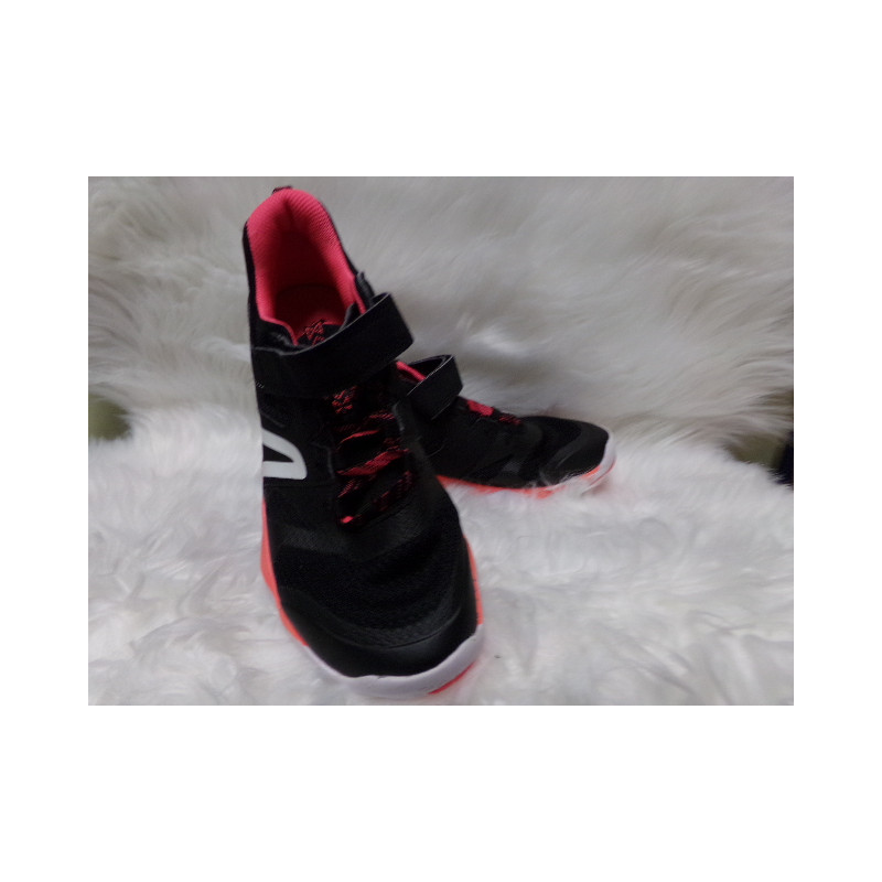 Tenis Decathlon nº 37. Segunda mano.