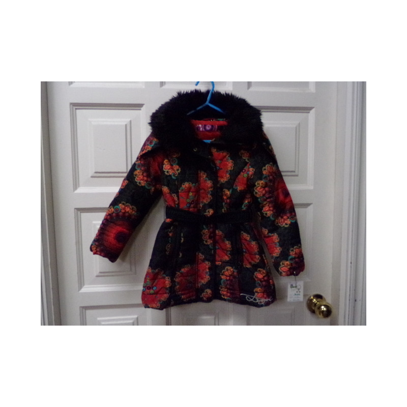 Plumas Desigual 3-4 años. Segunda mano.