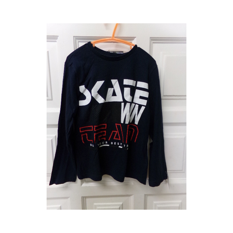 Camiseta azul marino manga larga 8 años. Segunda mano.