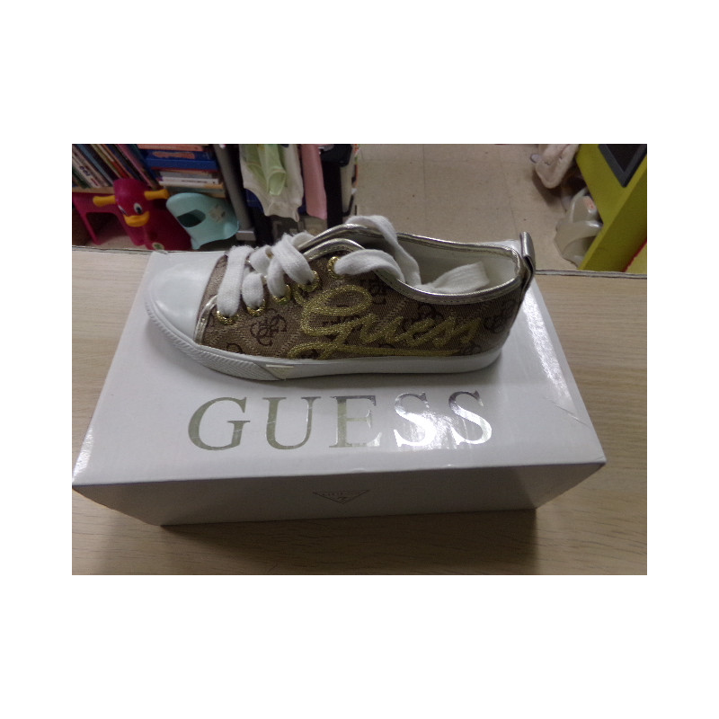 Tenis Guess nº 31. Segunda mano.