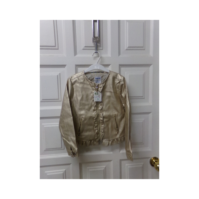 Cazadora dorada polipiel Mayoral 7 años. Segunda mano.