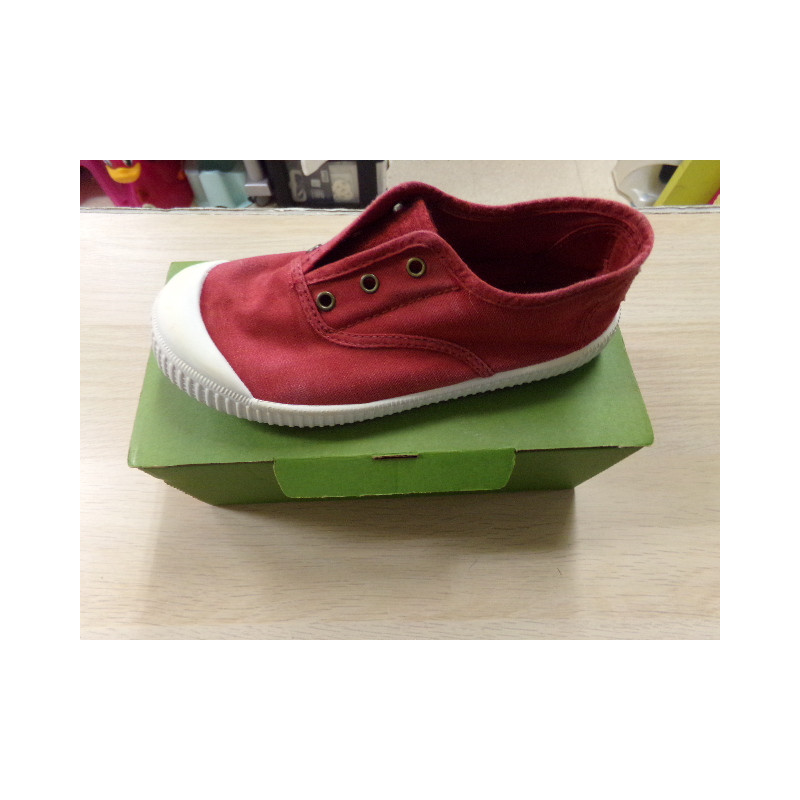 Tenis Victoria rojo nº 33 .Segunda mano.