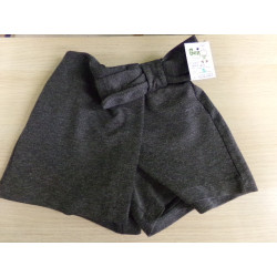 Pantalón corto invierno Zara 6 años. Segunda mano.