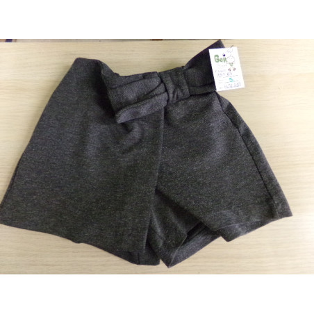 Pantalón corto invierno Zara 6 años. Segunda mano.