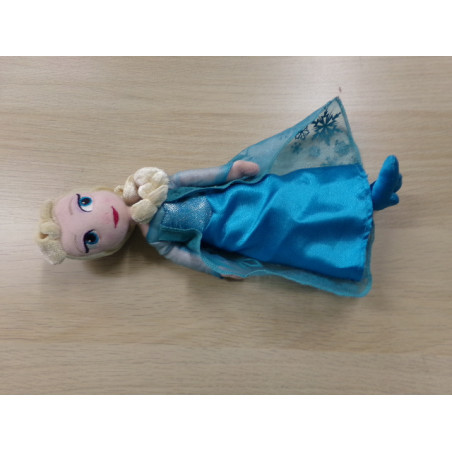 Muñeca blandita Frozen. Segunda mano.