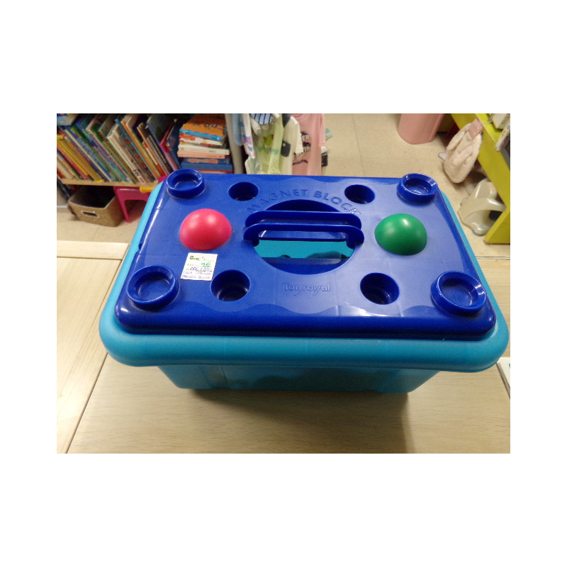 Caja Magnetic block imaginarium. Segunda mano.