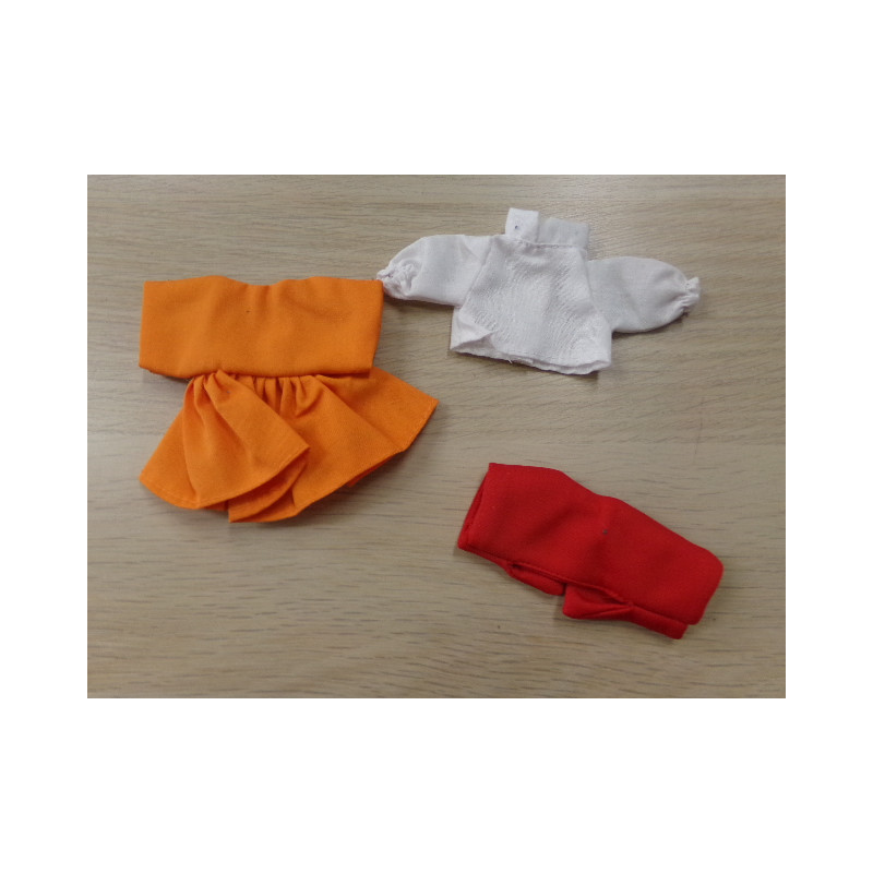 Ropita para muñecas. Segunda mano.
