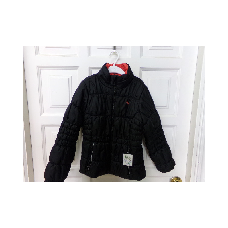 Plumas negro Puma 6-8 años. Segunda mano.