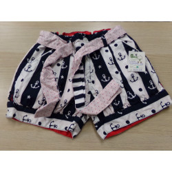 Pantalón corto reversible 8 años. Segunda mano.