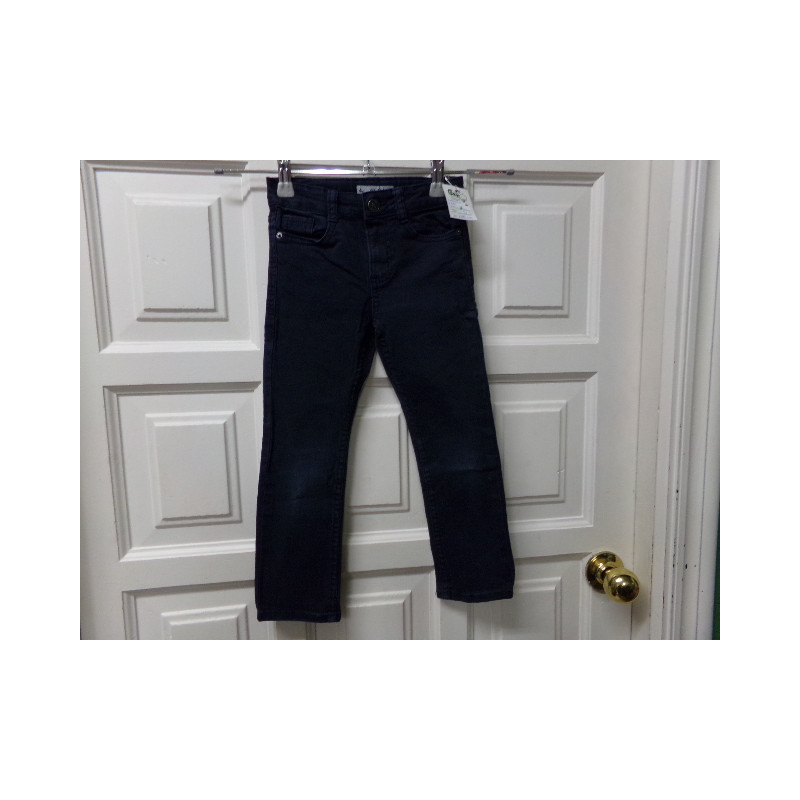 Pantalón vaquero azul 4 años. Segunda mano.