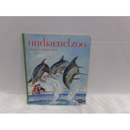 Libro un día en el zoo. Segunda mano.