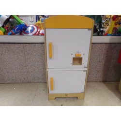 Nevera de madera. Segunda mano.