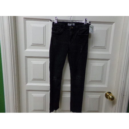 Pantalón vaquero negro Zara 8 años. Segunda mano.