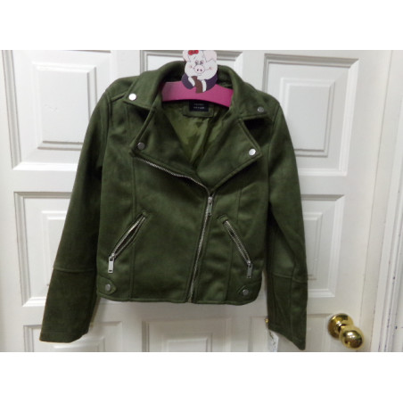 Cazadora verde piel vuelta/antelina 9 años. Segunda mano.